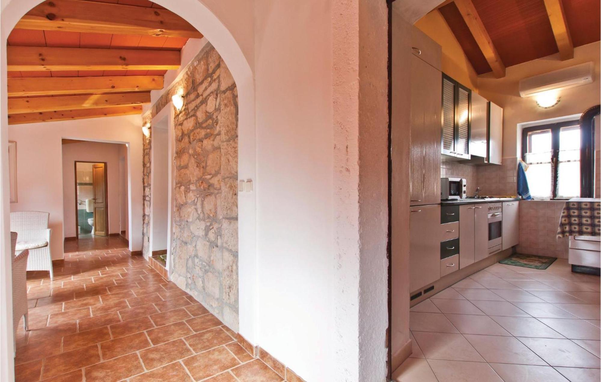 2 Bedroom Amazing Home In Rakotule Exterior photo